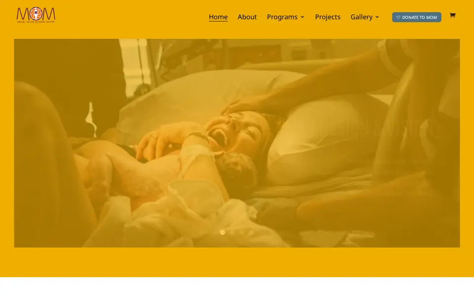 momcenter.am համակարգչի էկրանին