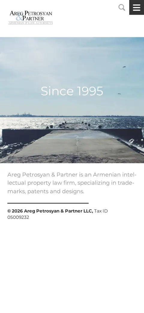 petrosyan.am հեռախոսի էկրանին