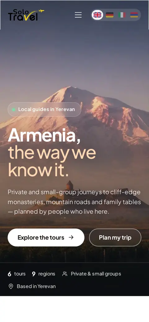 solotravel.am հեռախոսի էկրանին